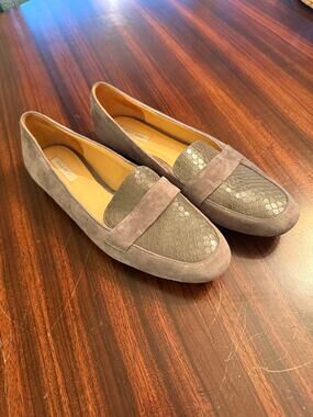 Cole Haan Women's Dakota Loafer Size 9 Gray Suede Flat Shoe Snakeskin Old Money